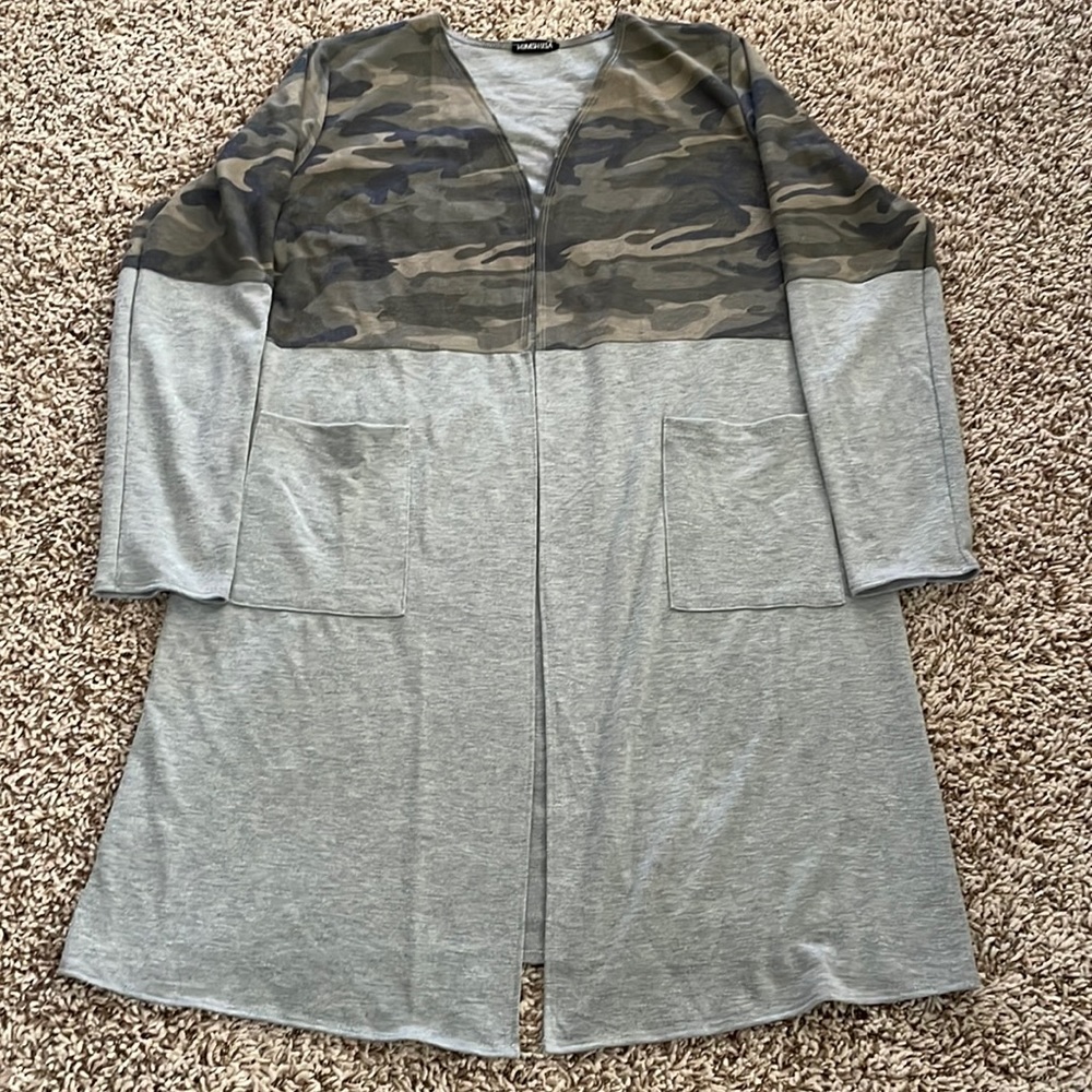 Gray and camouflage long cardigan